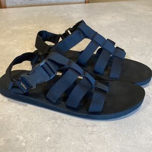 TEVA DORADO black EUC Waterproof sandals size 44.5 size 11